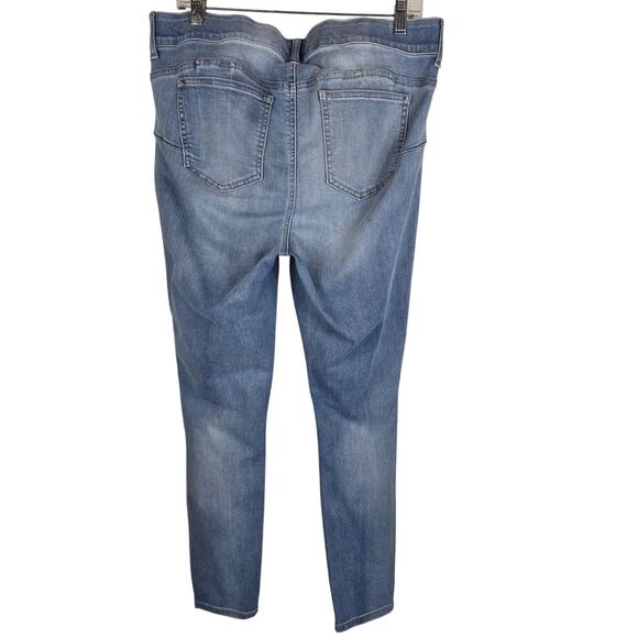 Torrid Premium Bombshell Skinny Whiskering Distressed Women's Jeans 16R - Picture 2 of 5